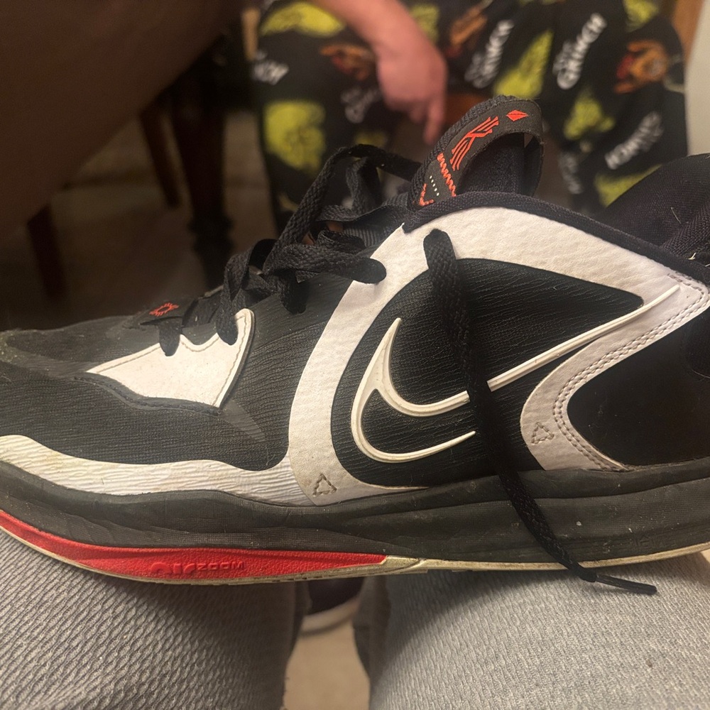 Nike Men’s Black, White & Red Low-Top Sneakers